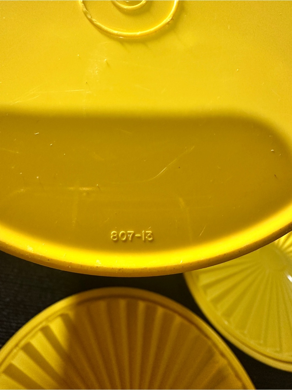 Set of 4 Tupperware Daffodil Yellow Servalier Canisters with Sunburst Lids - Picture 15 of 16